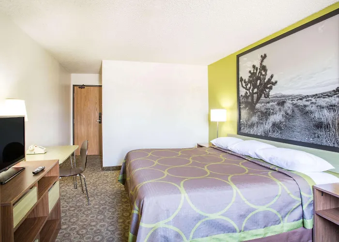 Super 8 By Wyndham Hotel