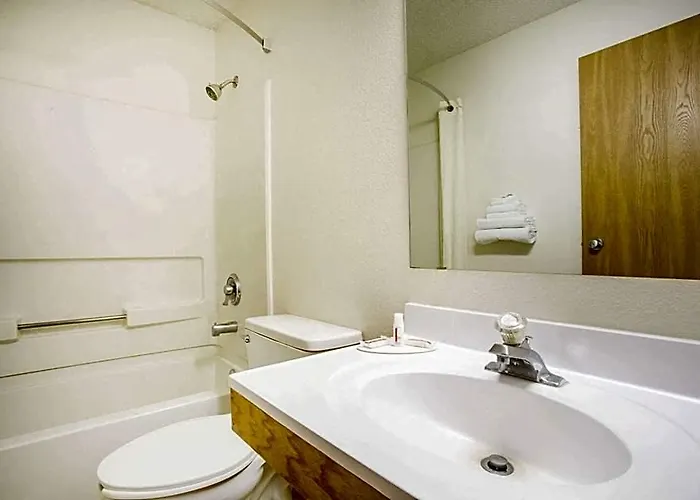 Super 8 By Wyndham Hotel 2*