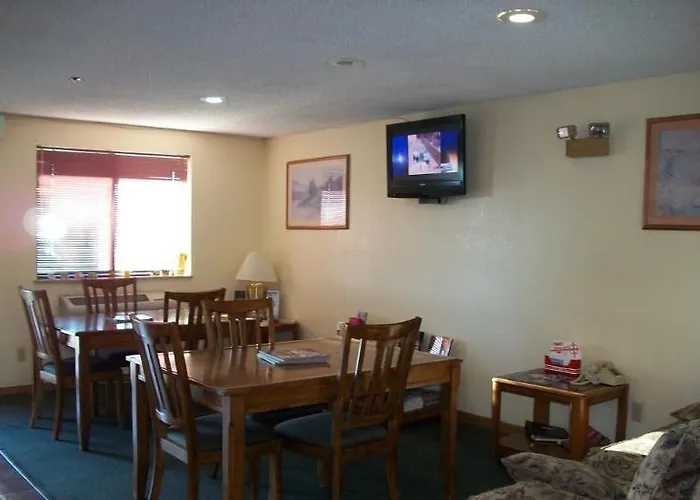 Super 8 By Wyndham Hotel 2*